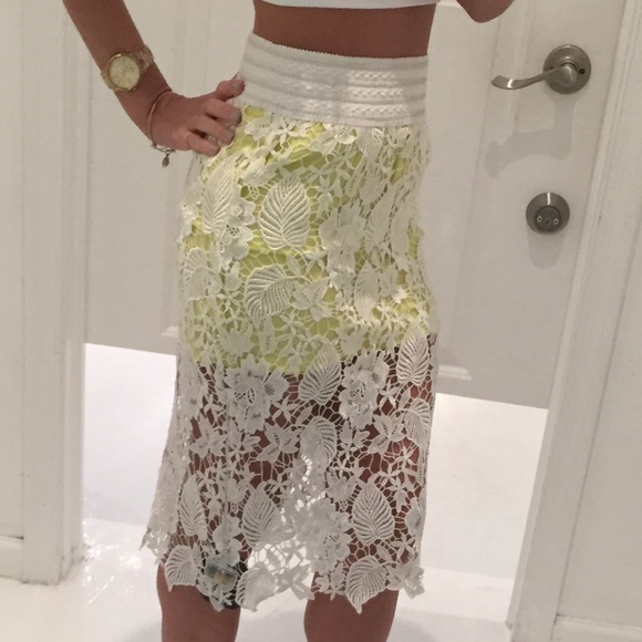 SUPER GORGEOUS WHITE LACE MIDI SKIRT- NEW WITH TAG - Picture 1 of 4